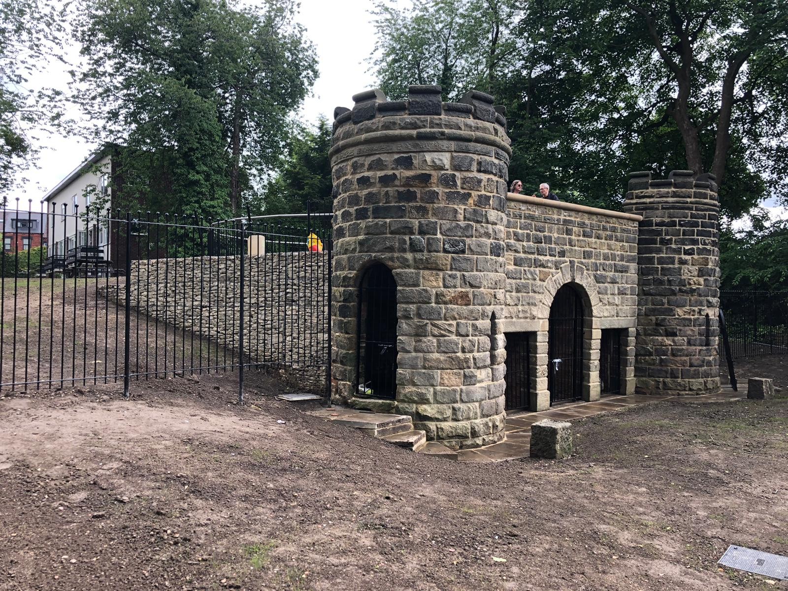 Victorian bear pit on Cardigan Road. Photo by Leeds Civic Trust.